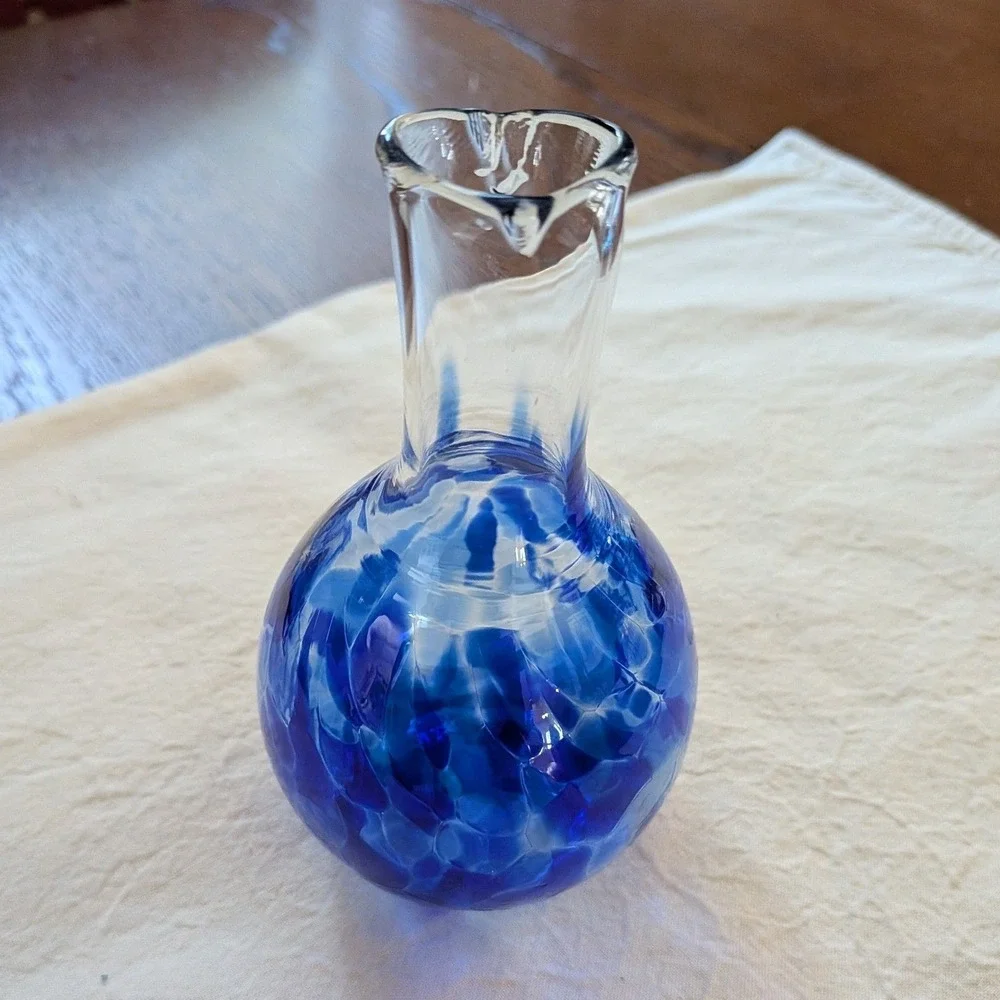 Hand Blown Art Glass Vase Blue Swirl Heart Shape Spout‎ Small Bud Vase Wedding